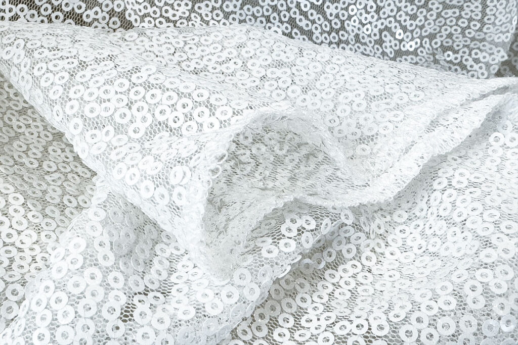 | obrus-cekiny-bialy_4486