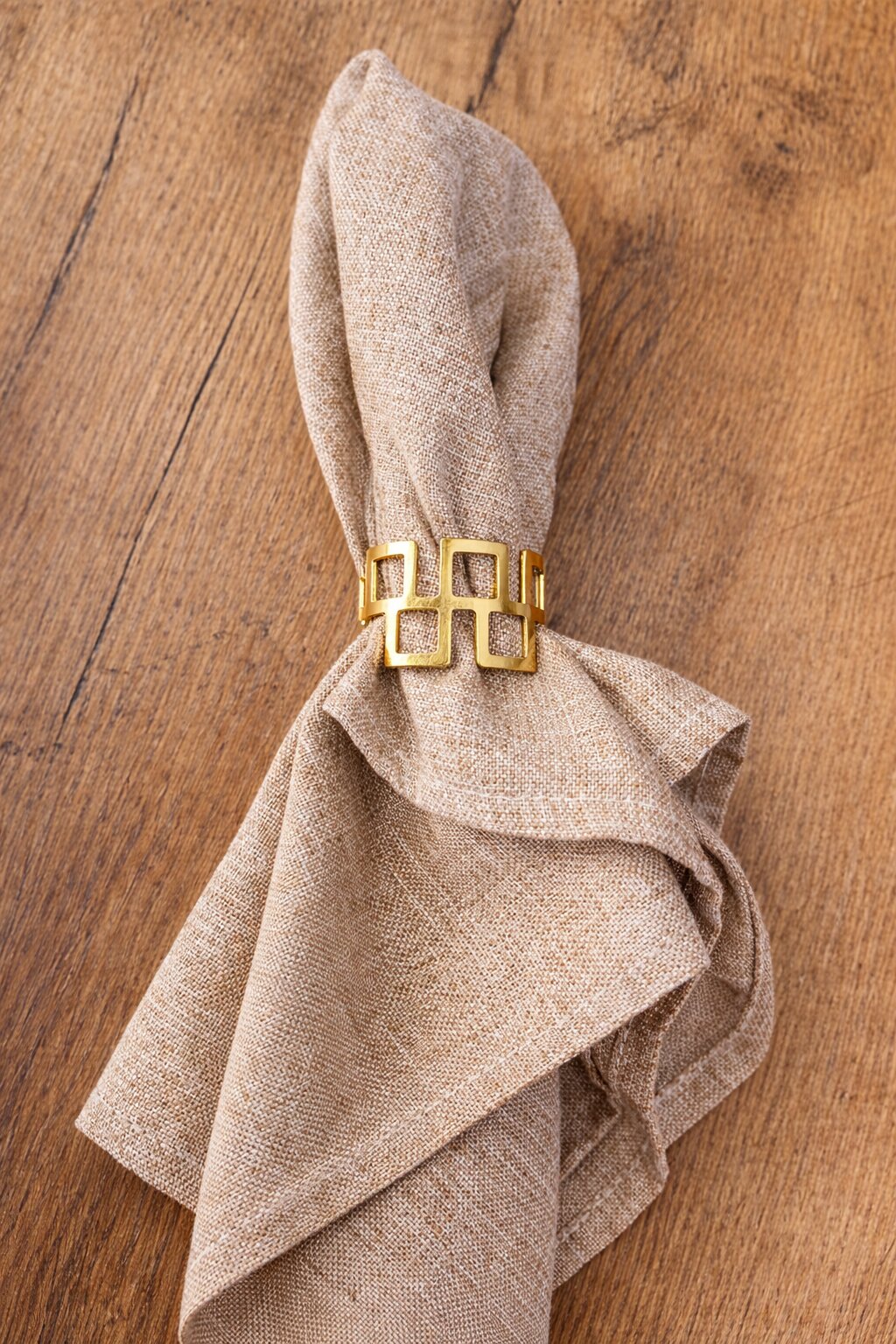 Steel napkin ring – silver, model: 0826-ARP | Bankietowo.eu | Elegancka-serwetka-z-pierscieniemjpg